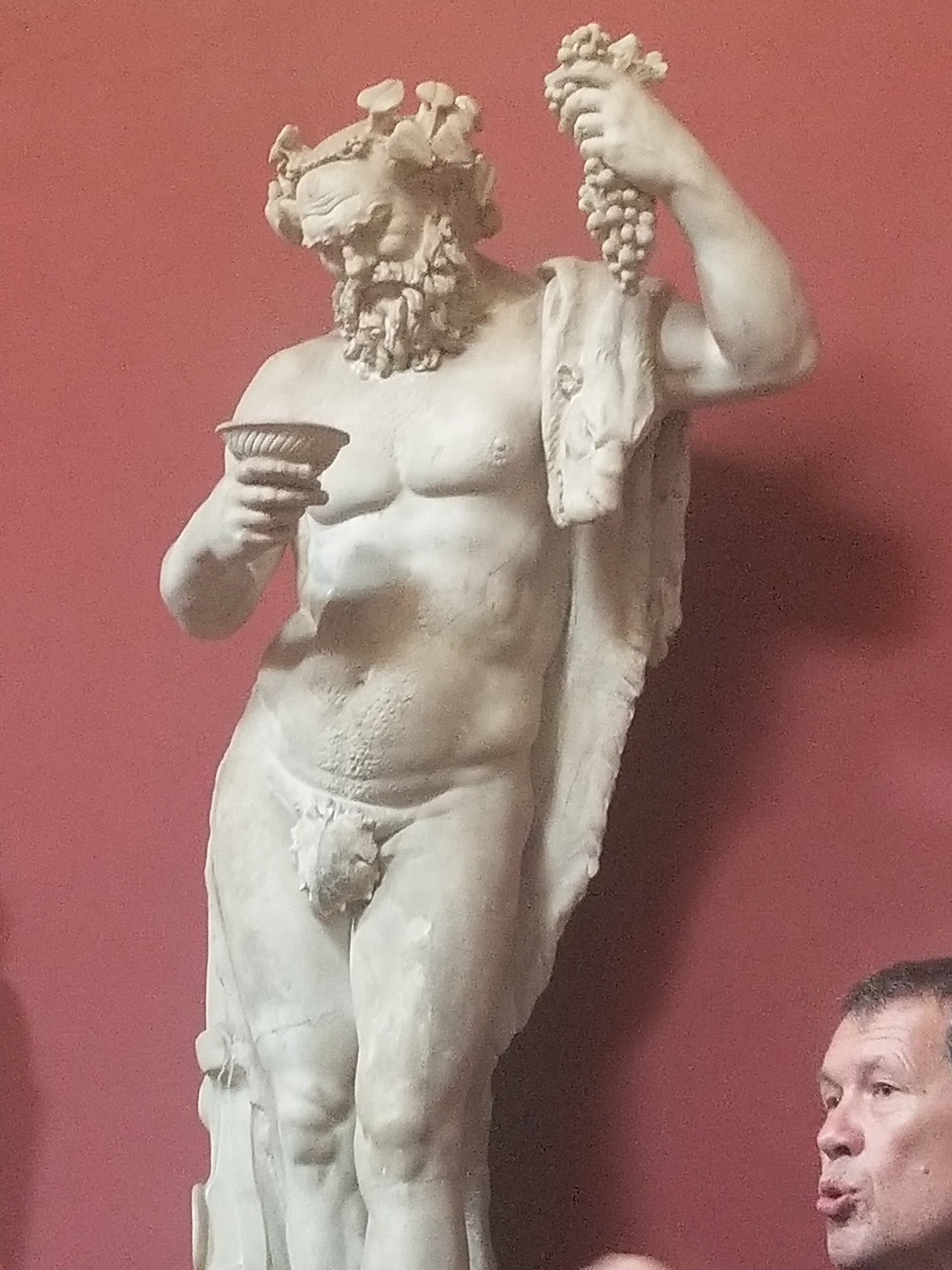 Бог виноватого. Дионис Вакх. Дионис скульптура древней Греции. Дионис Бог виноделия. Скульптуры Микеланджело Бахус.